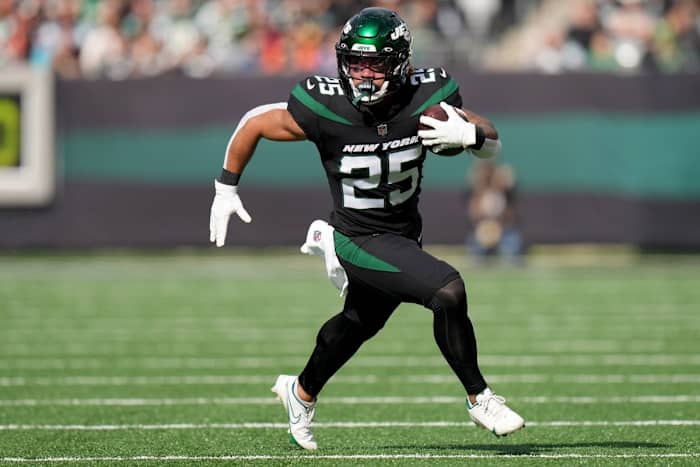 New York Jets running back Ty Johnson (25) carries the ball. Kareem Elgazzar / USA TODAY NETWORK